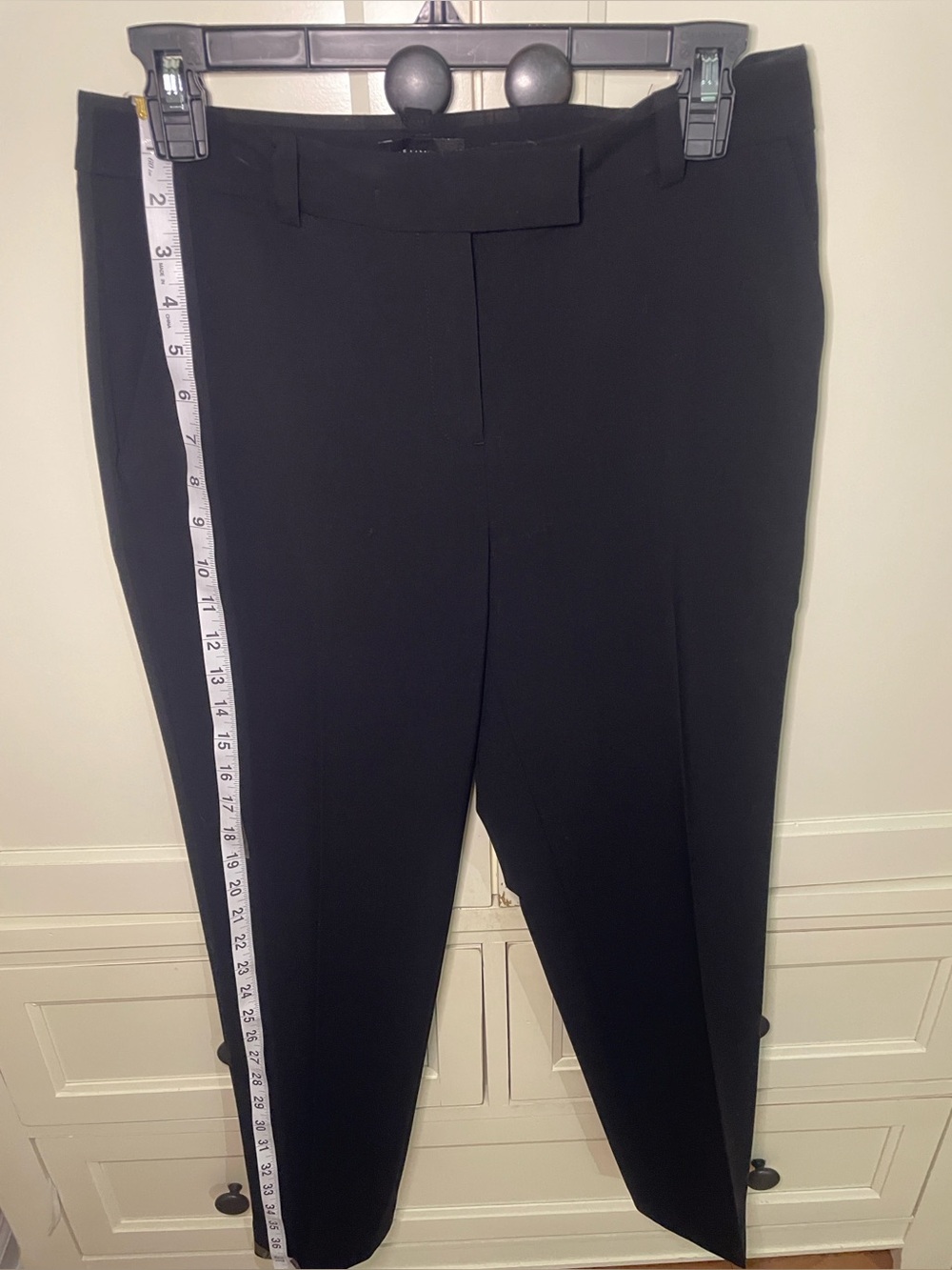 THE LIMITED Slim Ankle Black Pants. Womens Size 4. Black.